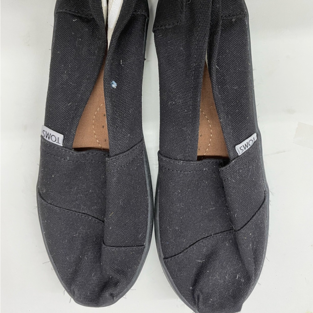 Tom’s Youth Black Slip on Flats Size Y5.5